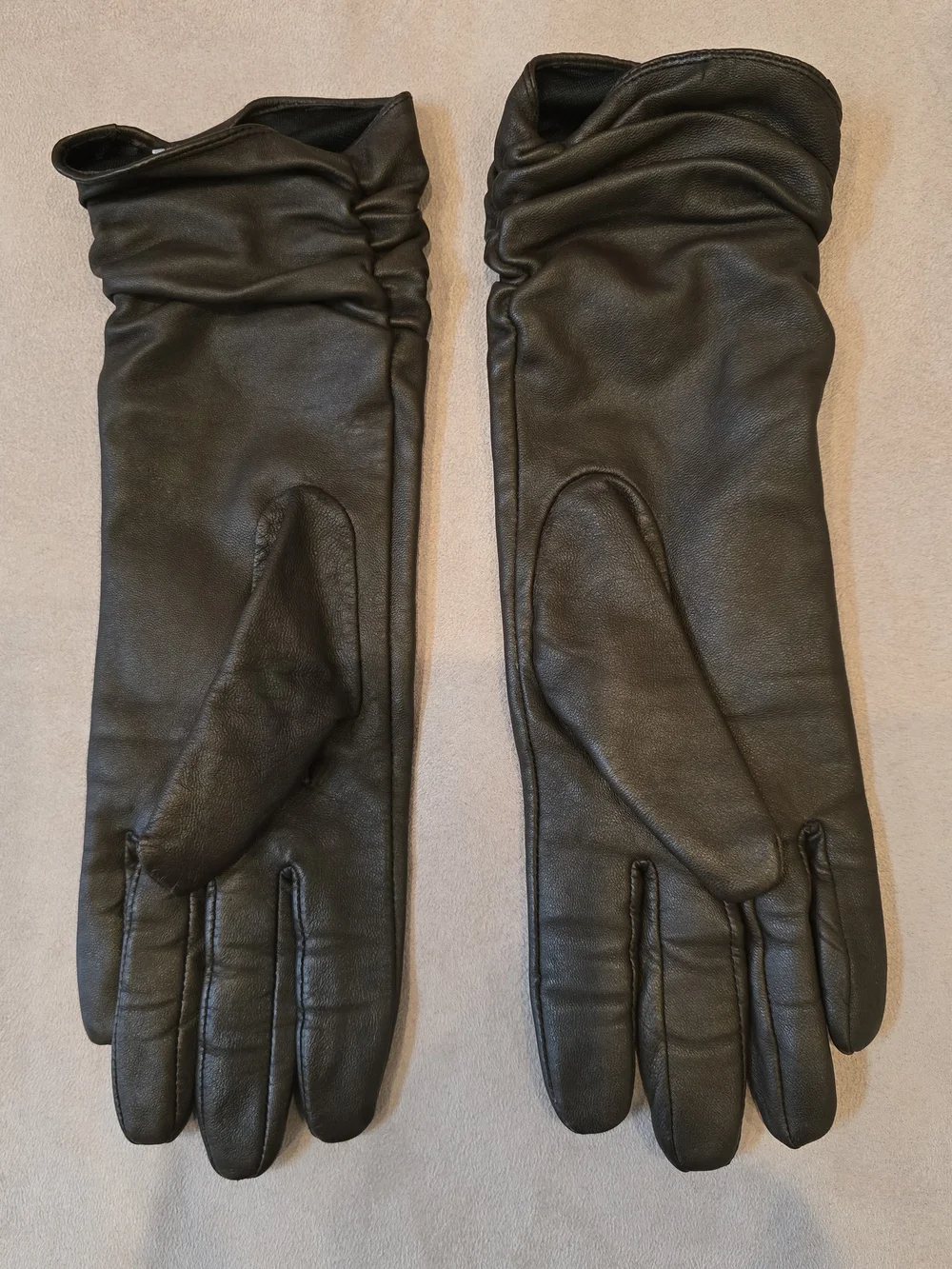 Classic Brown Leather Gloves. Medium. EUC.